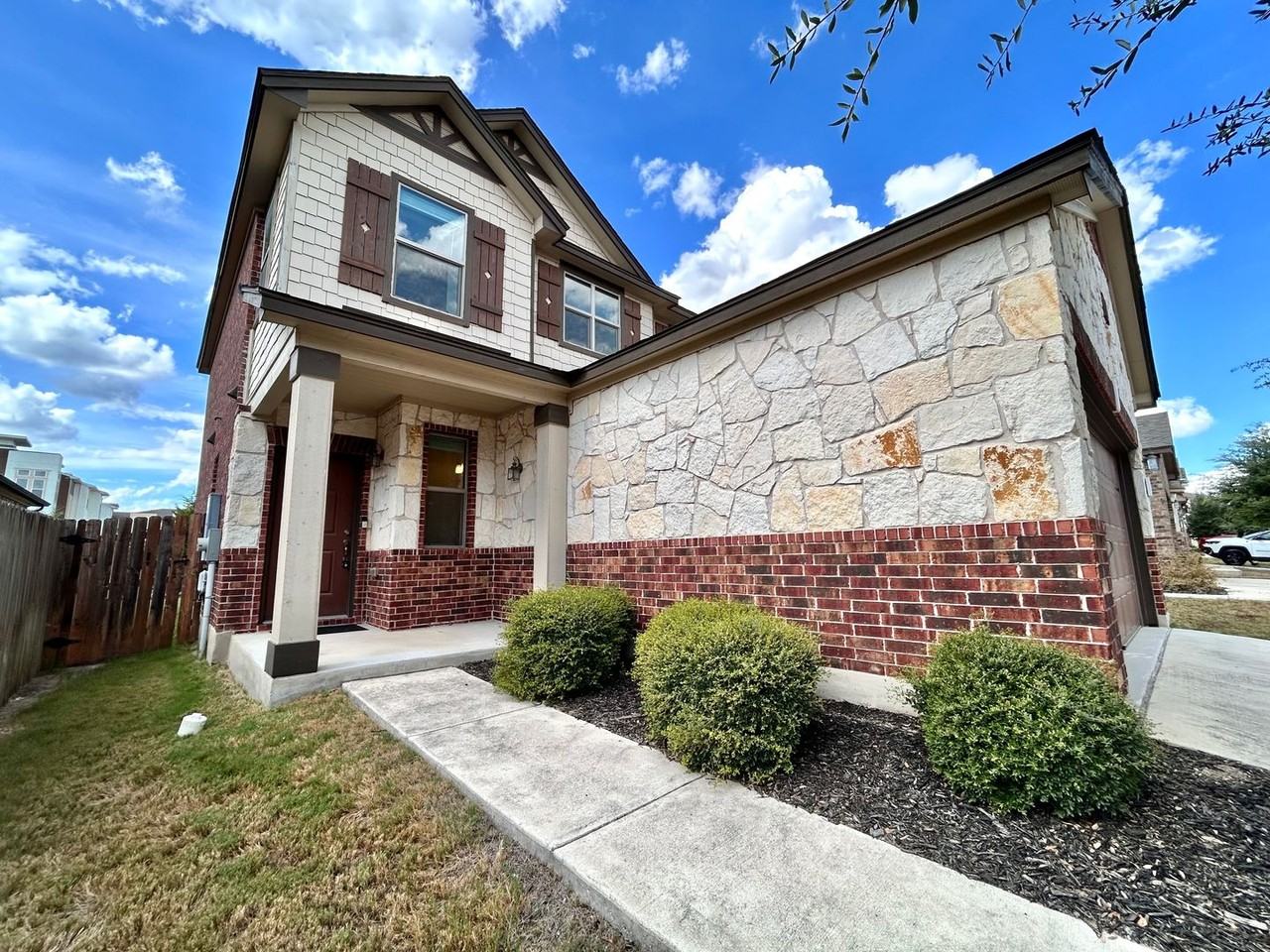17106 Gibbons Path - Photo 3 of 37