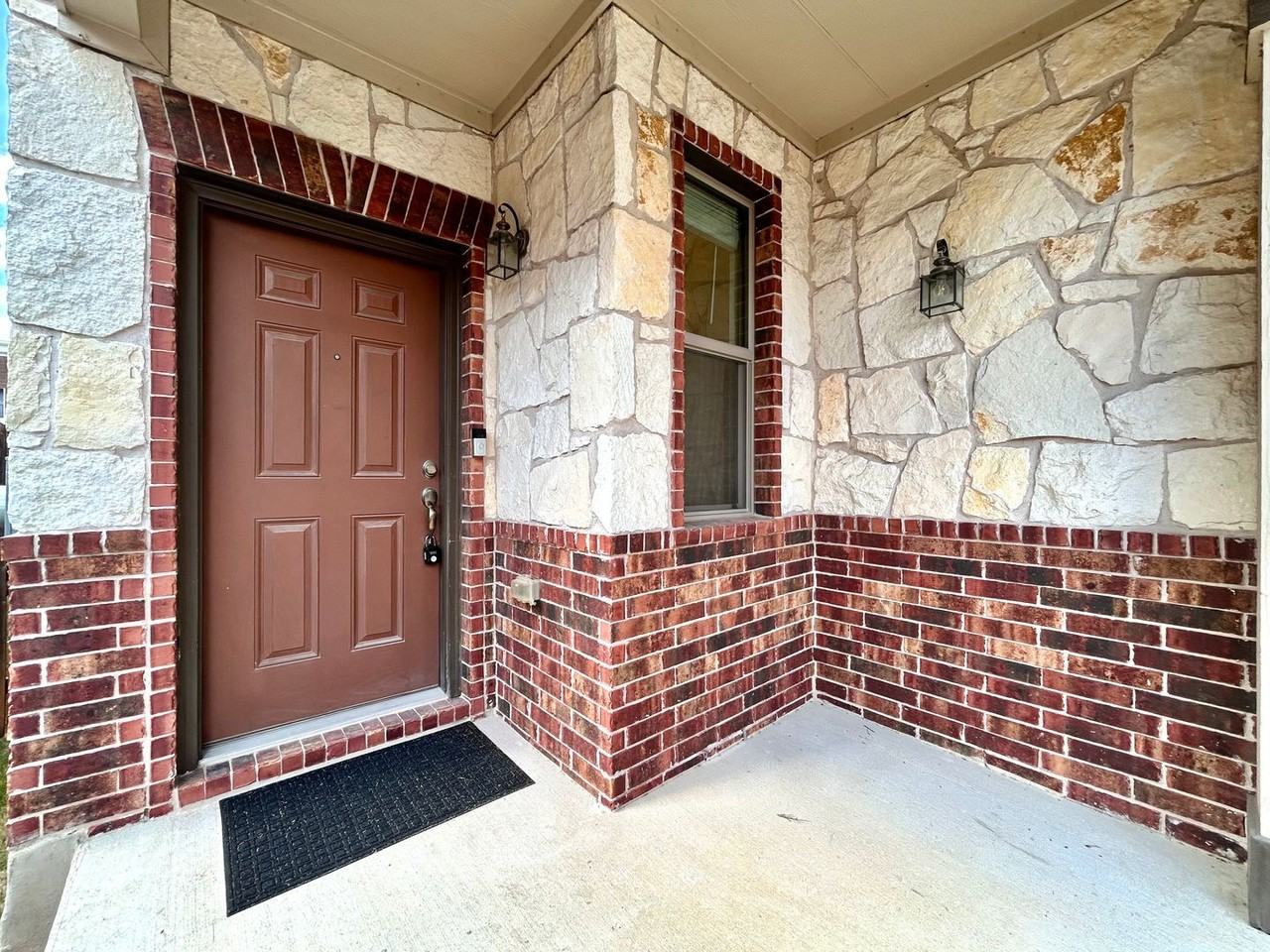 17106 Gibbons Path - Photo 4 of 37