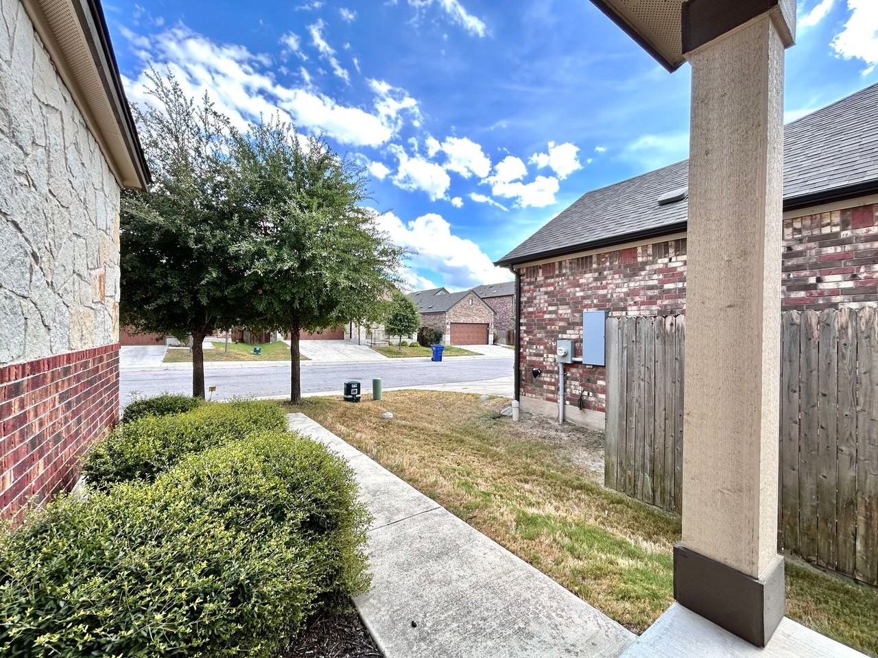 17106 Gibbons Path - Photo 5 of 37