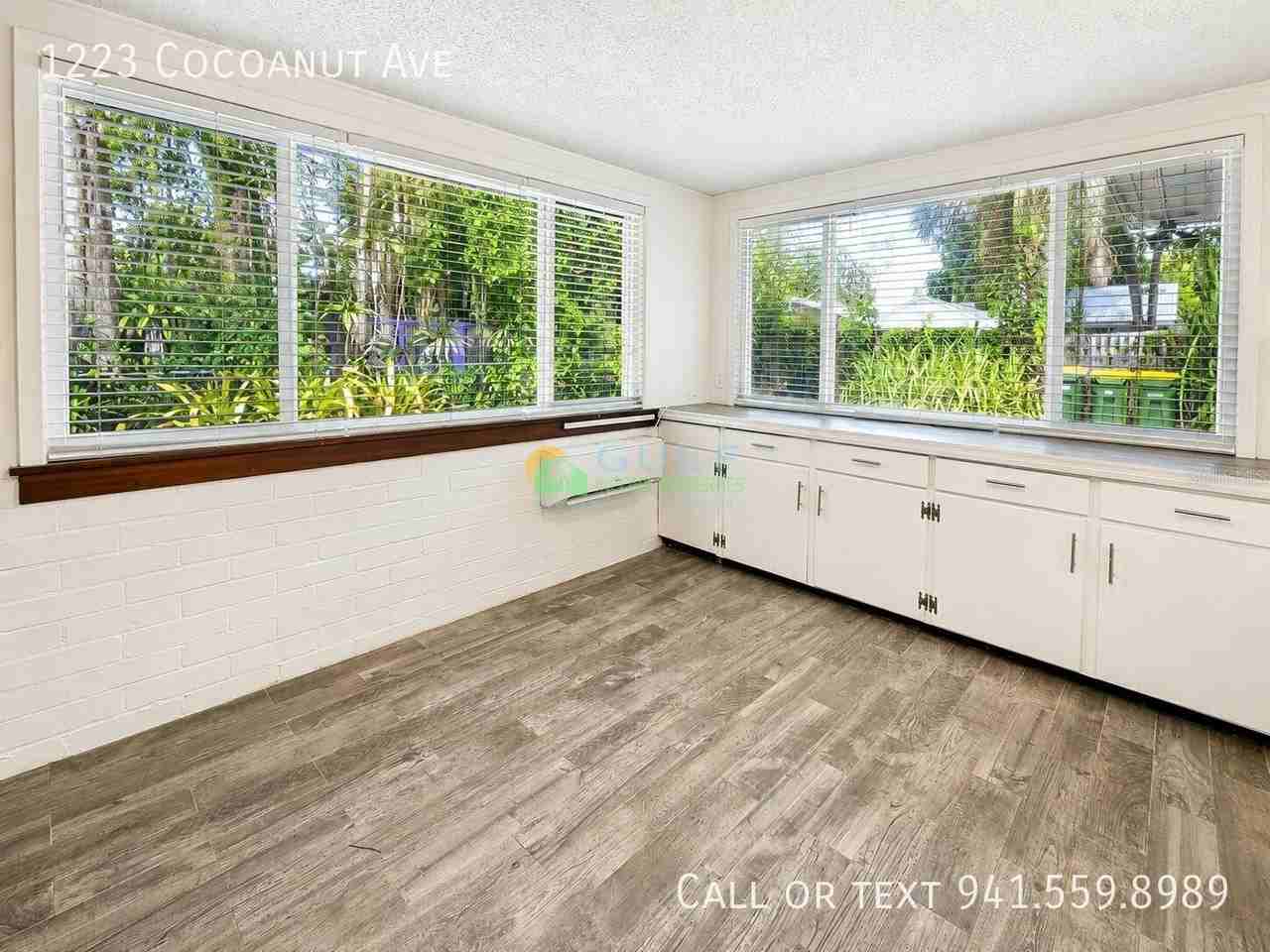 1223 Cocoanut Ave - Photo 5 of 14