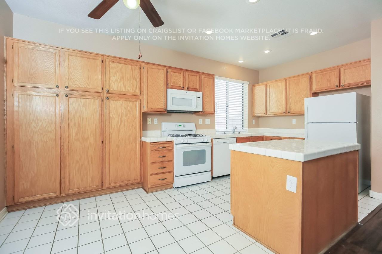 2233 Warm Walnut Dr - Photo 4 of 16