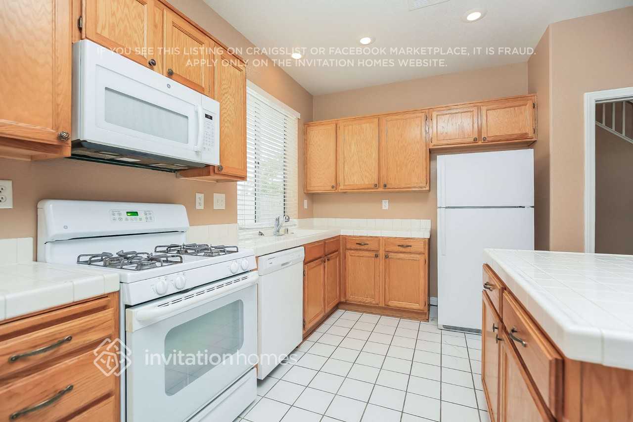 2233 Warm Walnut Dr - Photo 5 of 16