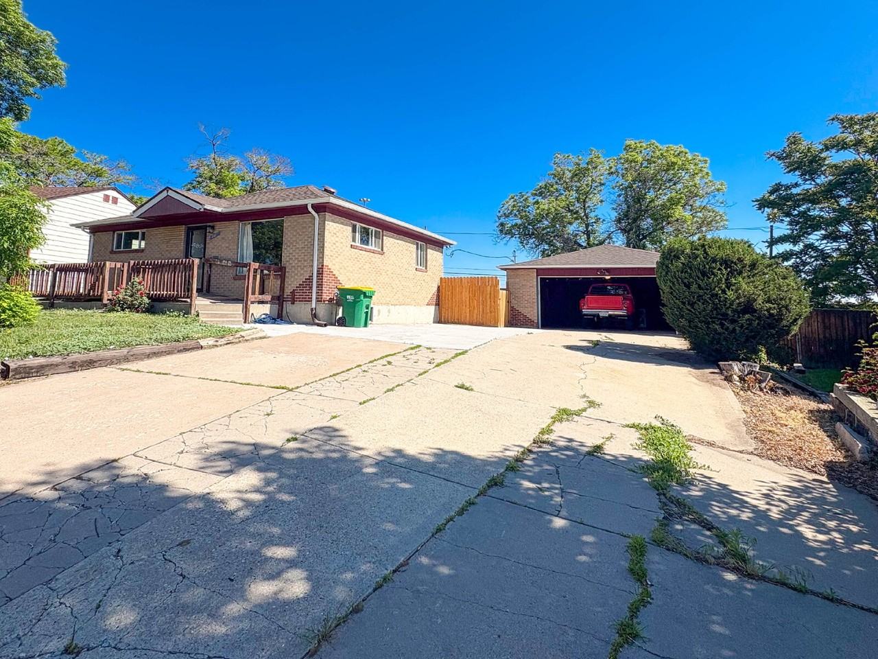 441 Jennie Dr - Photo 2 of 20