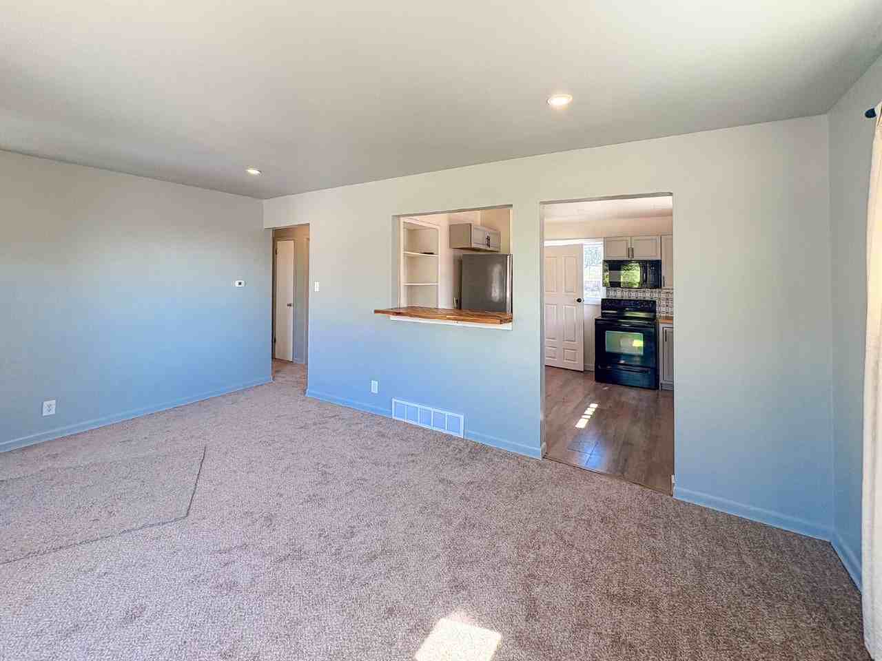 441 Jennie Dr - Photo 3 of 20