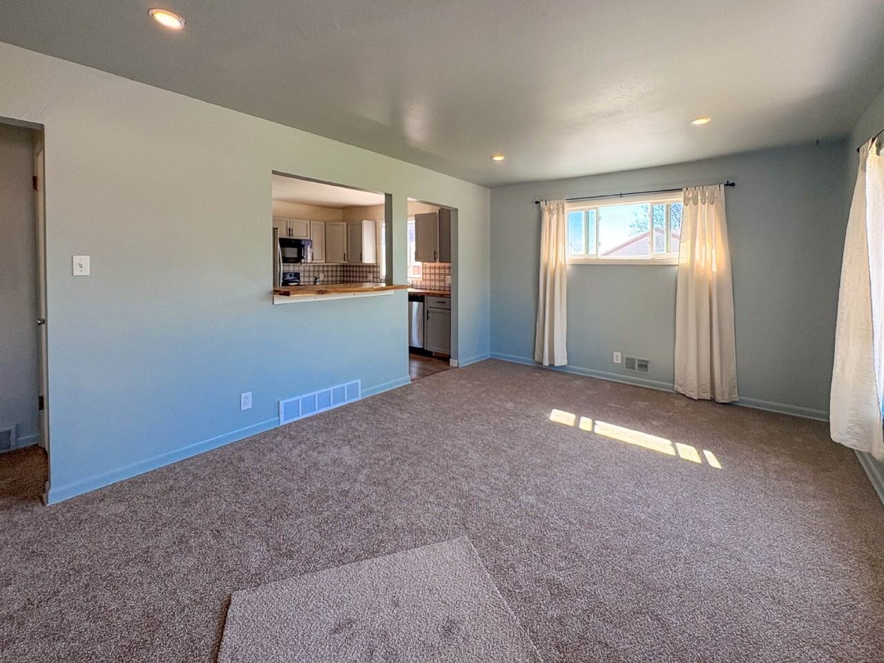 441 Jennie Dr - Photo 4 of 20