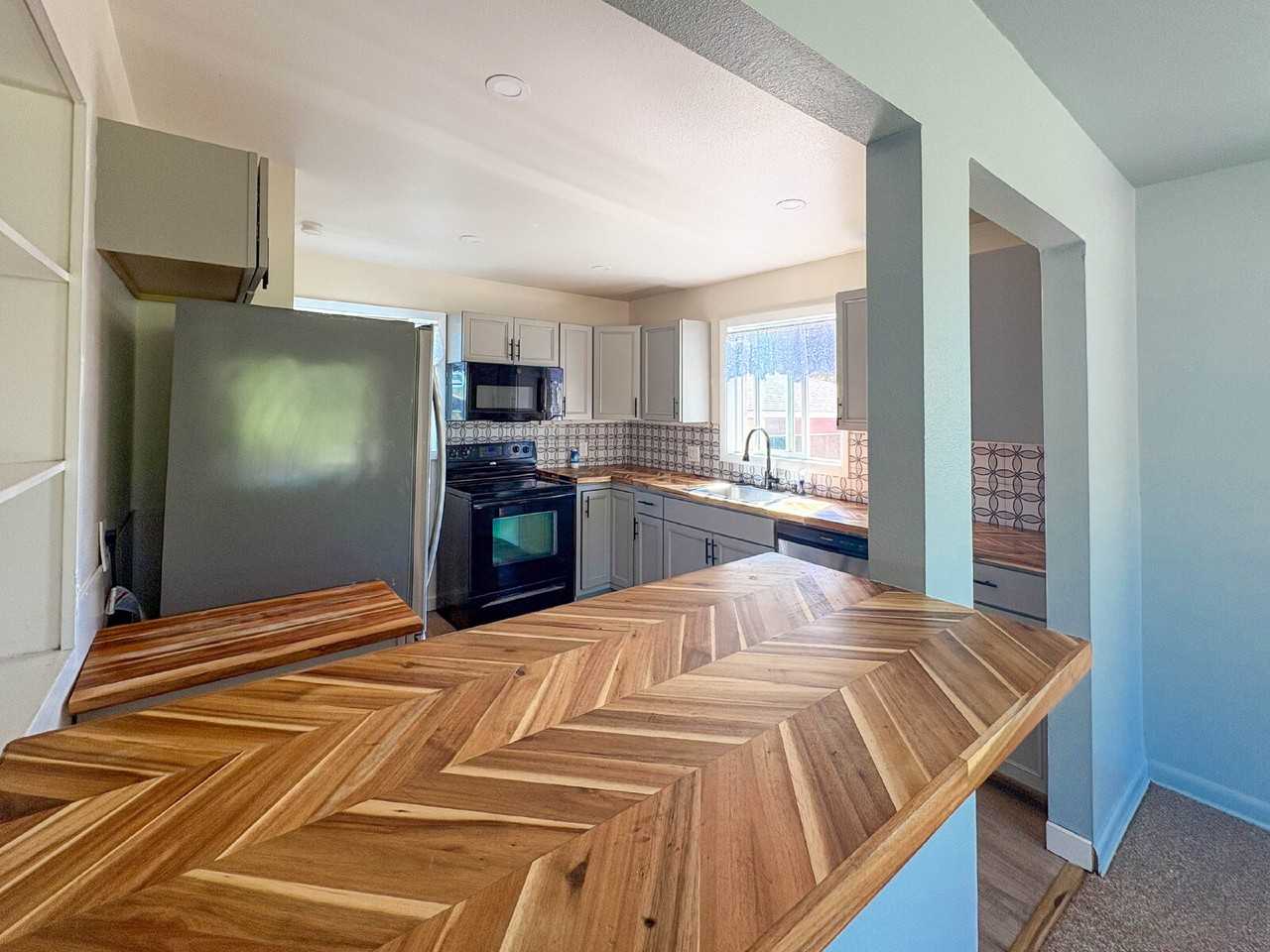 441 Jennie Dr - Photo 5 of 20