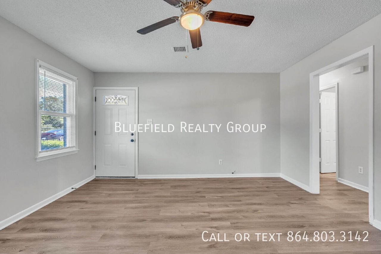 143 Sherman Dr - Photo 5 of 28
