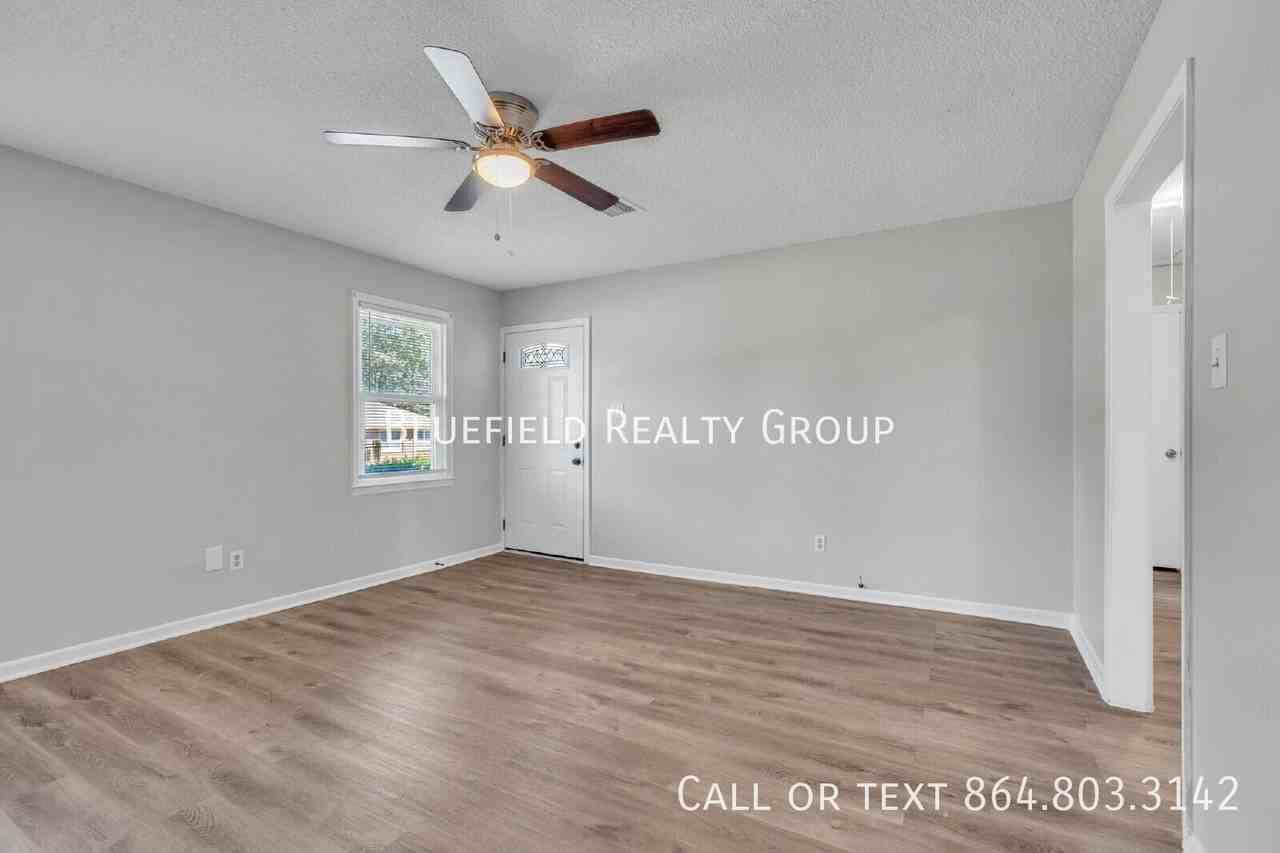143 Sherman Dr - Photo 6 of 28