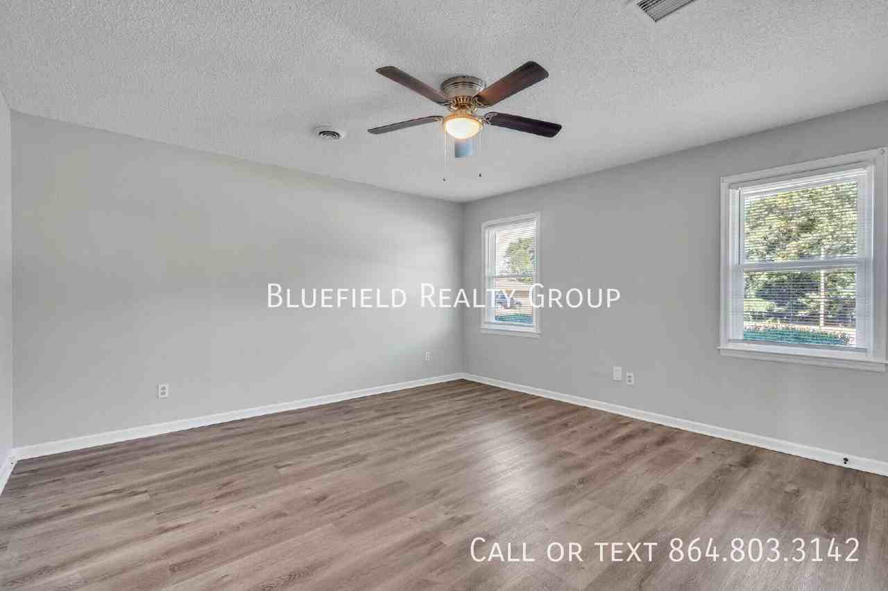 143 Sherman Dr - Photo 7 of 28