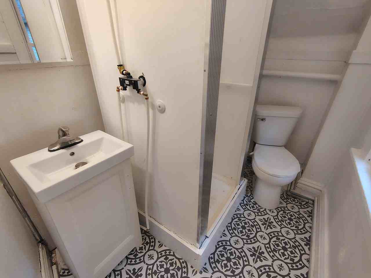 1029 Woodlawn Ave - Photo 3 of 6