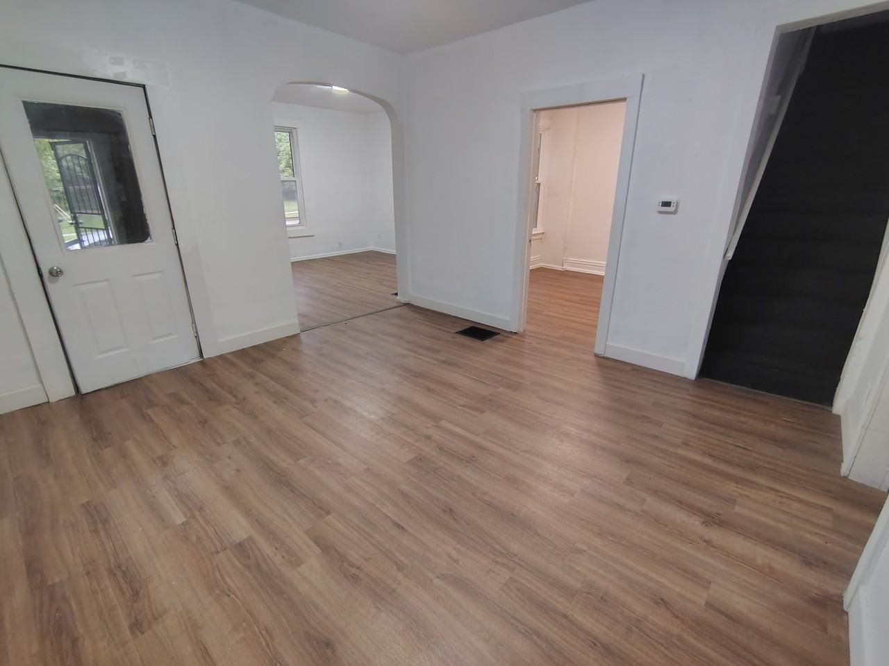 1029 Woodlawn Ave - Photo 5 of 6