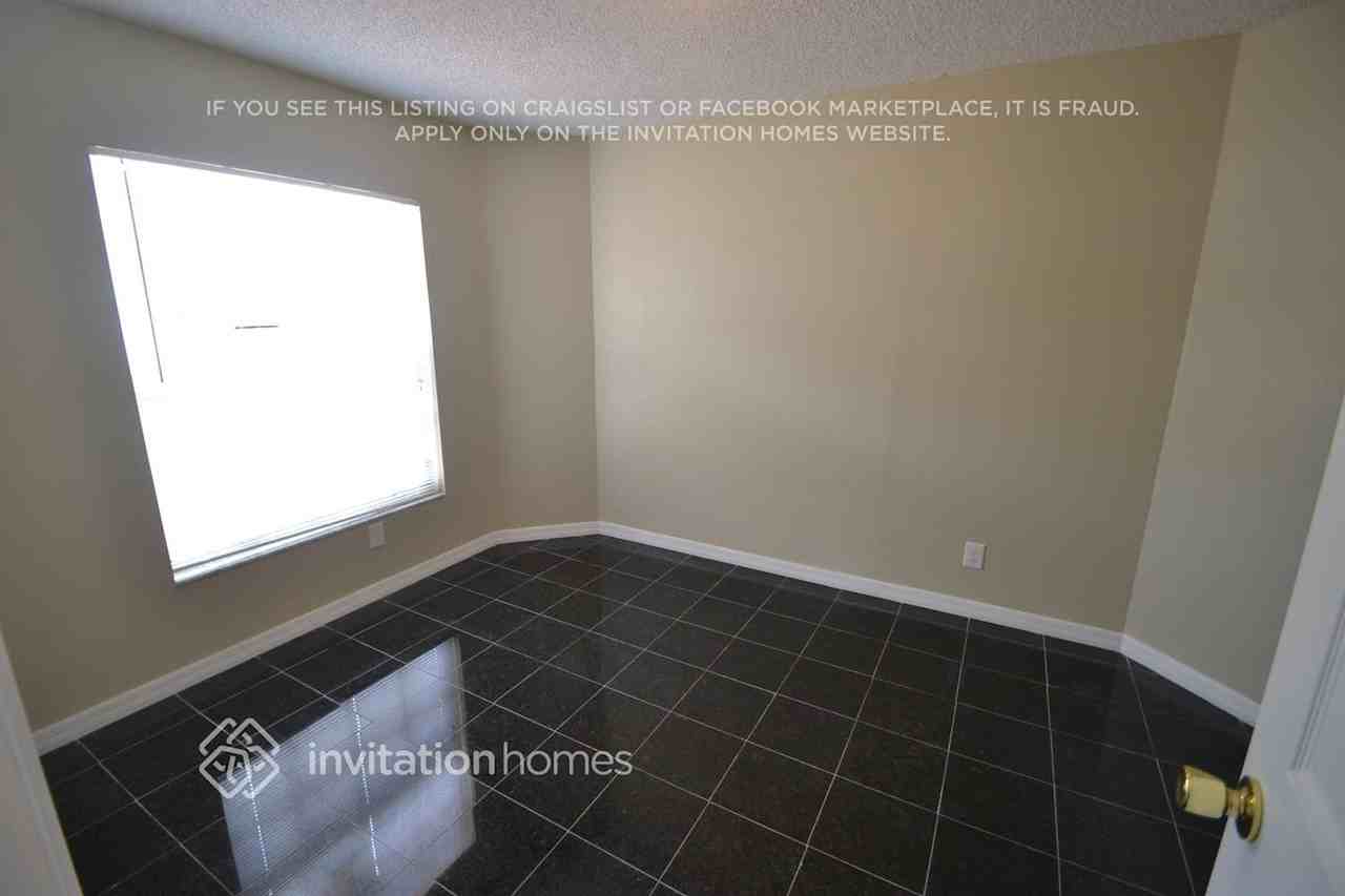 4870 Mill Run Dr - Photo 5 of 8