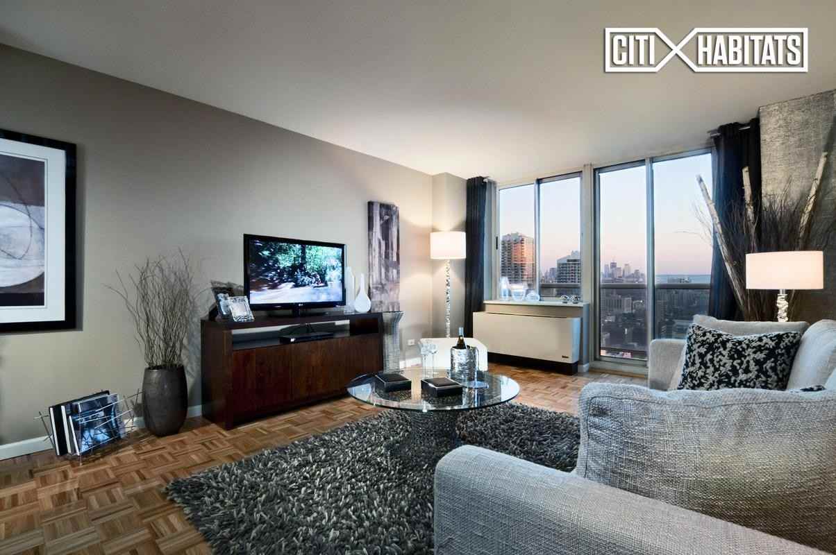 W 43rd St #7F - Photo 2 of 5