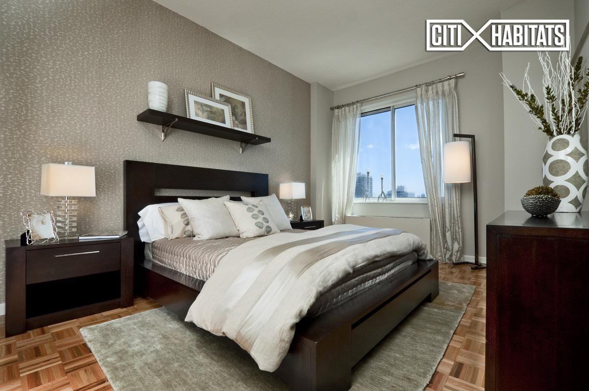 W 43rd St #7F - Photo 3 of 5