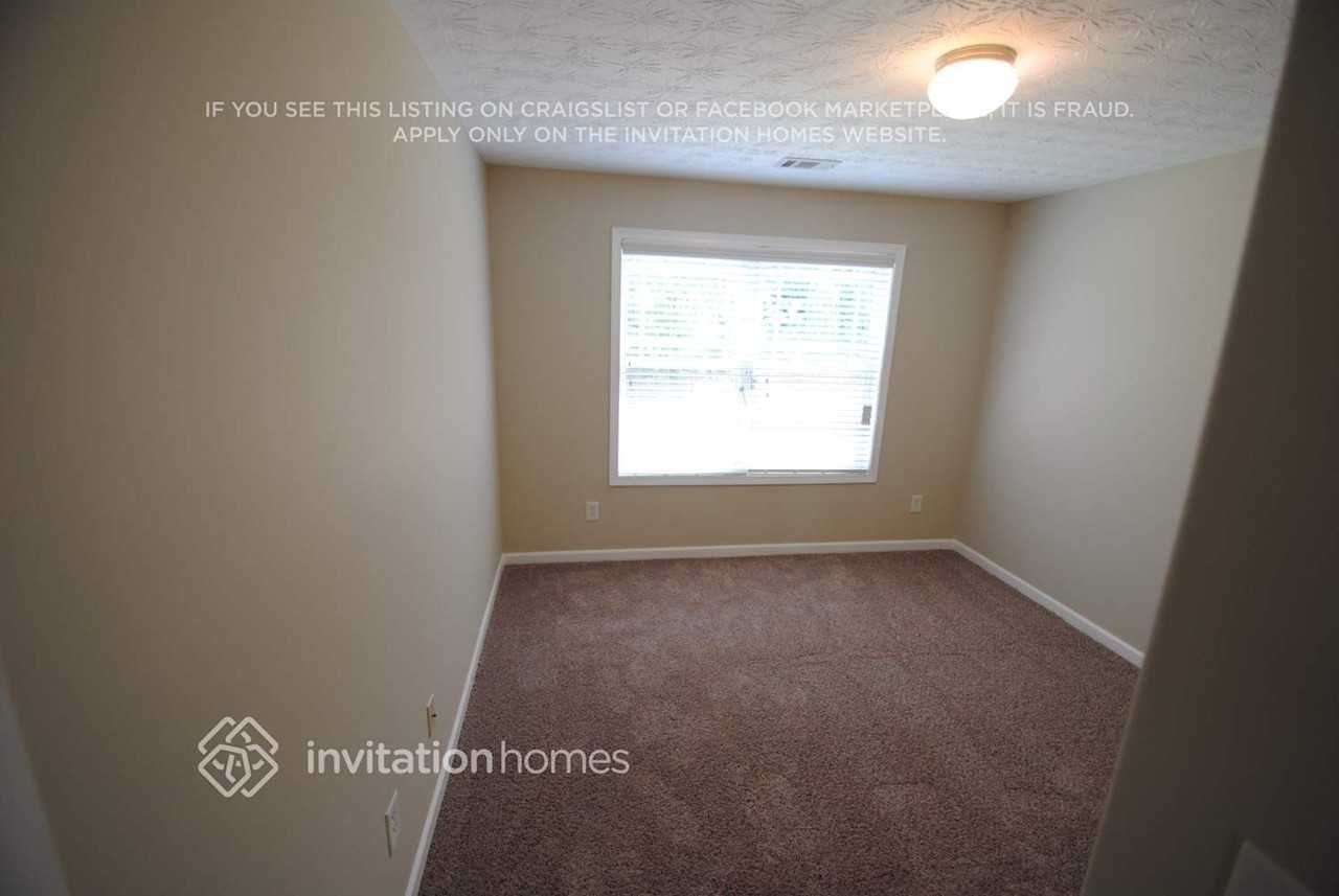 127 Parkway Dr - Photo 2 of 6