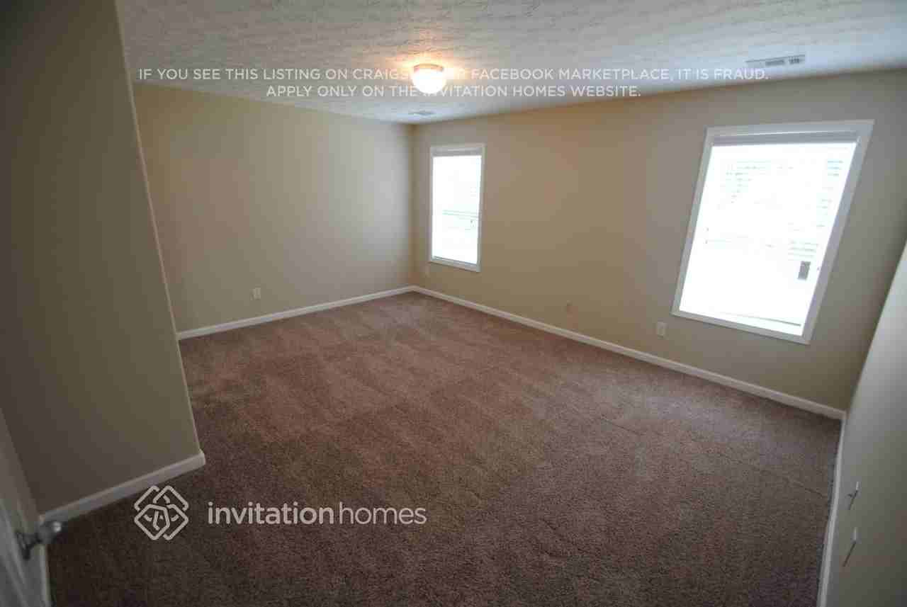 127 Parkway Dr - Photo 3 of 6