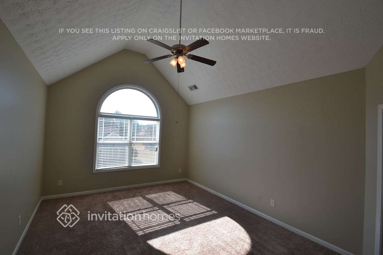127 Parkway Dr - Photo 4 of 6