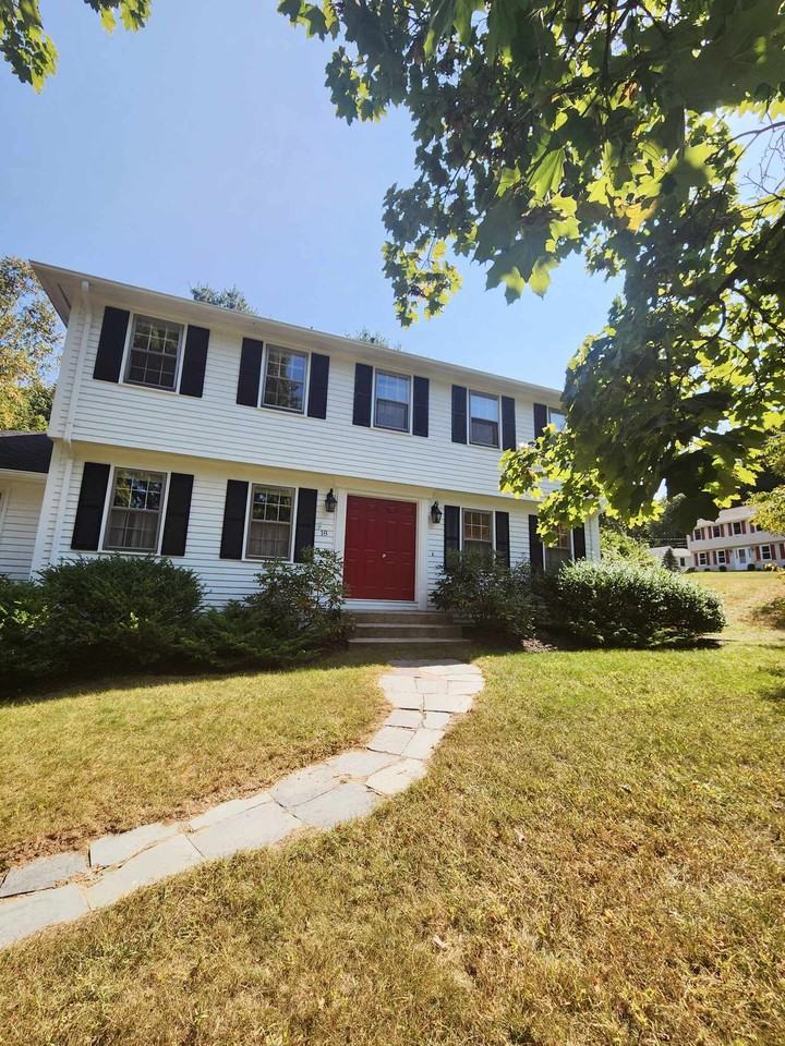 18 Townsend Dr #1 - Photo 4 of 50