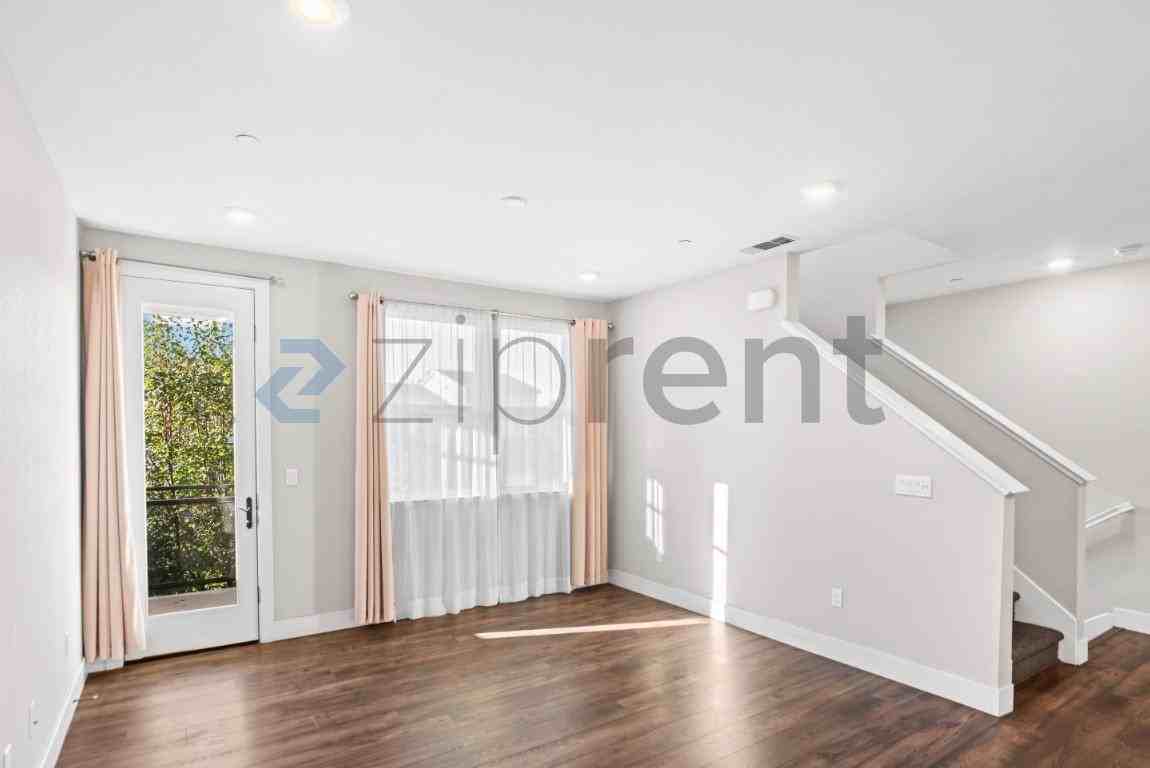 1888 Newbury Park Dr - Photo 7 of 28