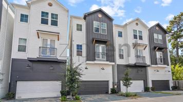 featured image of 2806 Versailles Oak Ln