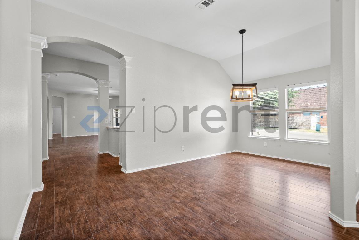 413 Hickory Ln - Photo 7 of 33