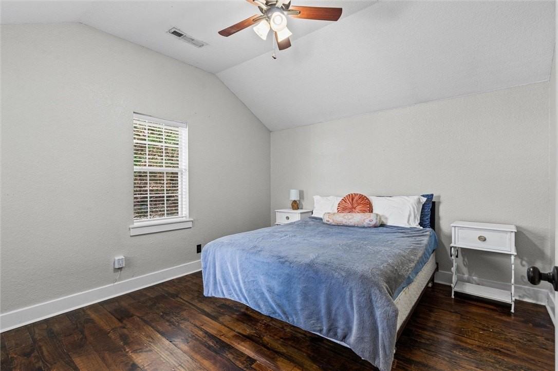 233 W Ash St - Photo 7 of 25
