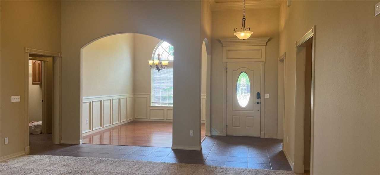 5301 S Stone Bay Ct - Photo 3 of 18