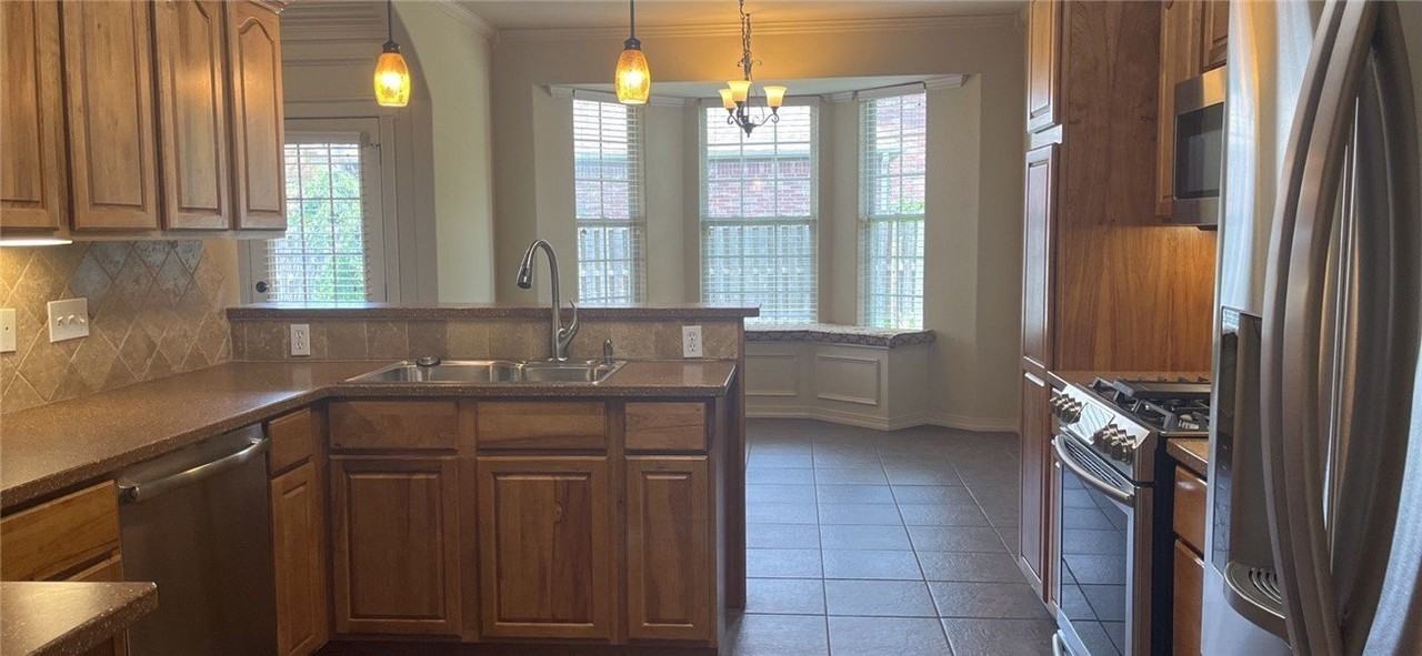 5301 S Stone Bay Ct - Photo 4 of 18
