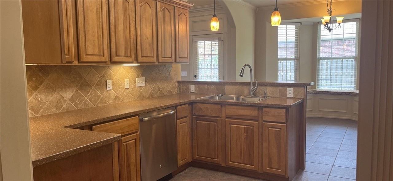 5301 S Stone Bay Ct - Photo 5 of 18
