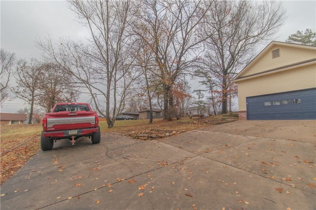 15284 Putman Rd - Photo 4 of 30