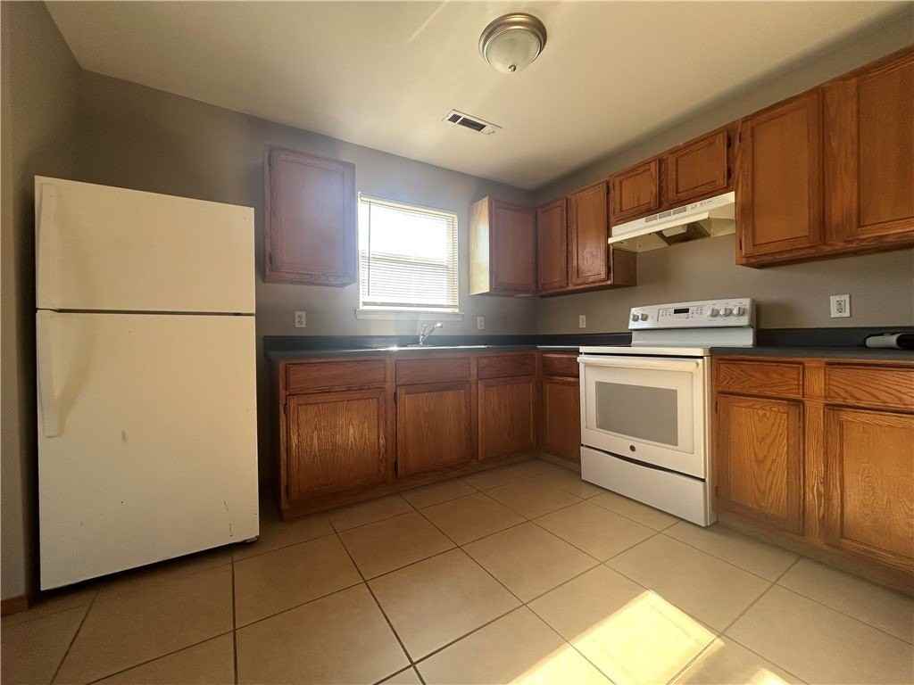 316 Erin Pl #101 - Photo 4 of 9