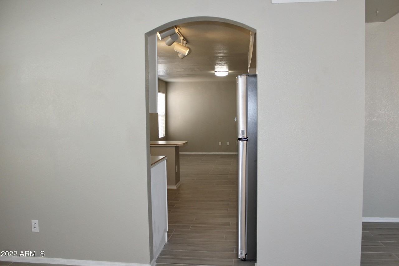 7430 W Eva St - Photo 6 of 30