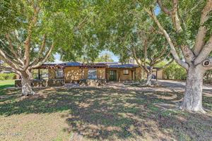 featured image of 216 E 15th St
