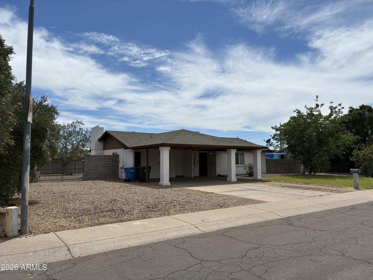 1009 W Michelle Dr - Photo 2 of 21
