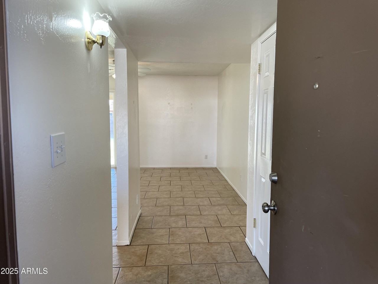 1009 W Michelle Dr - Photo 3 of 21
