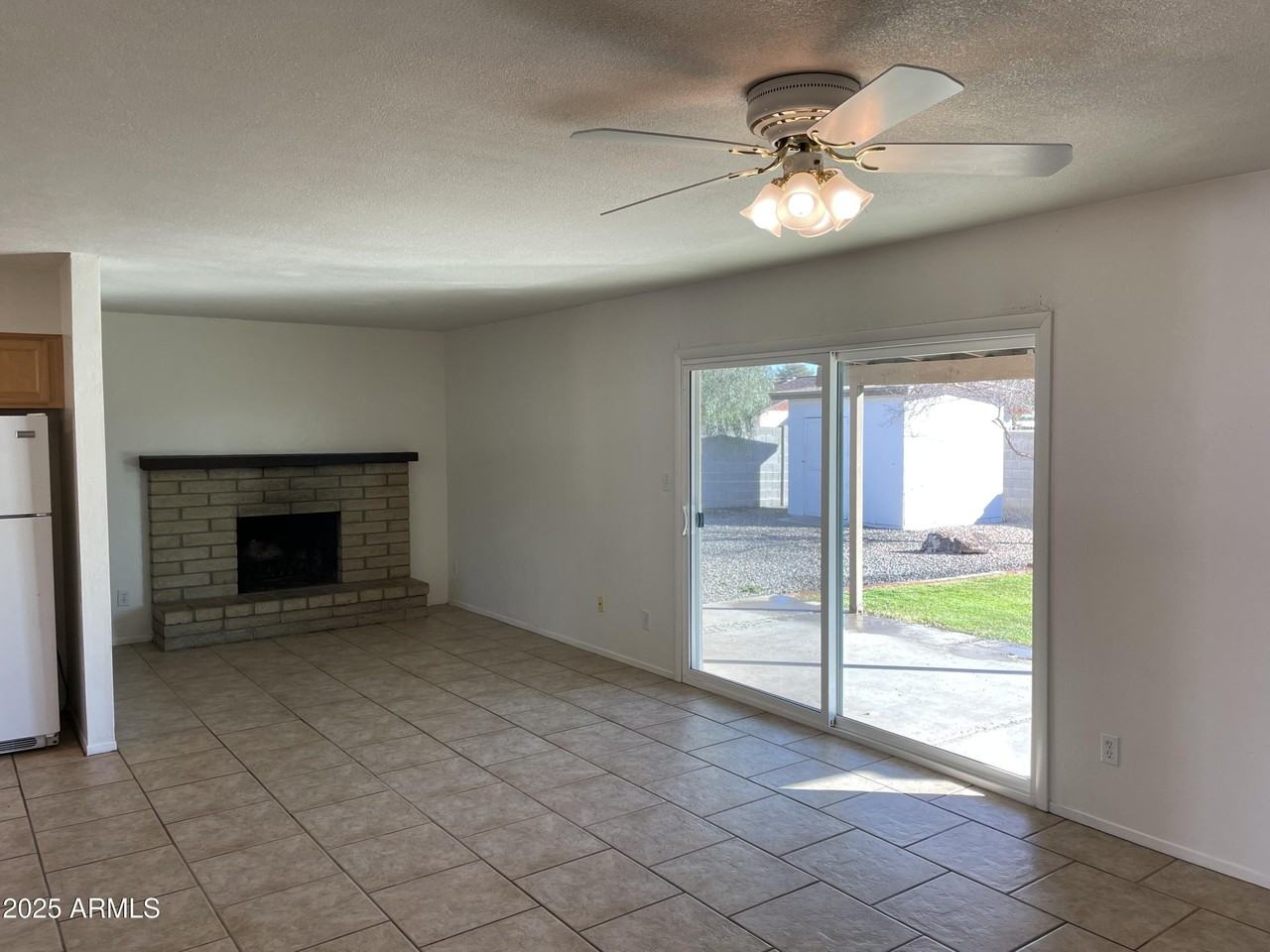 1009 W Michelle Dr - Photo 4 of 21