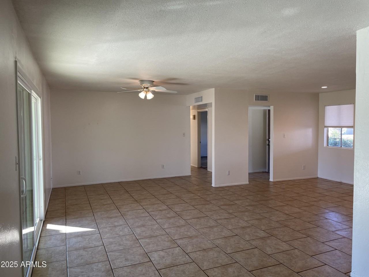 1009 W Michelle Dr - Photo 5 of 21