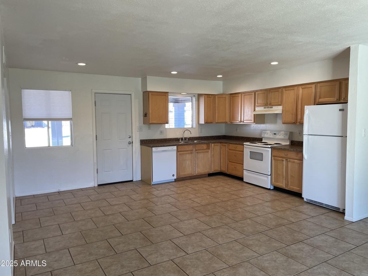 1009 W Michelle Dr - Photo 6 of 21