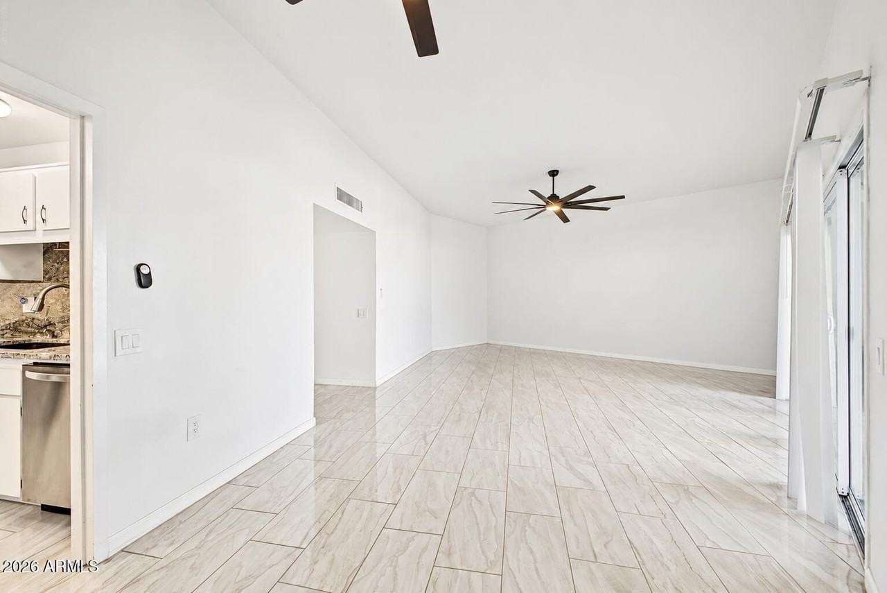 16871 N 103rd Ave - Photo 3 of 30