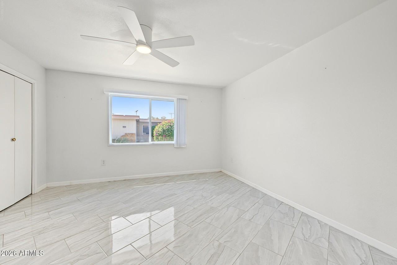 16871 N 103rd Ave - Photo 5 of 30