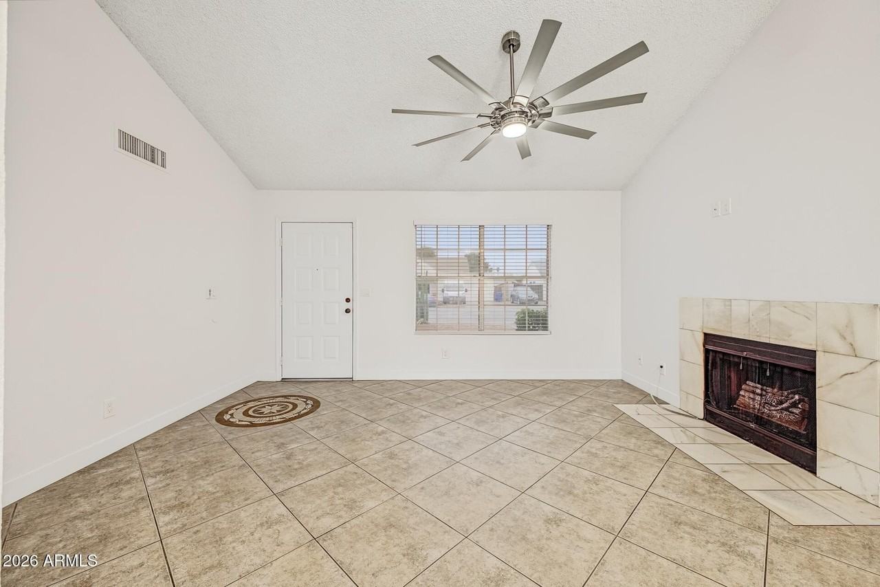 1564 E Stephens Dr - Photo 4 of 24