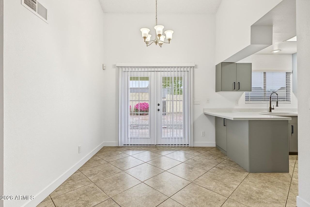1564 E Stephens Dr - Photo 6 of 24