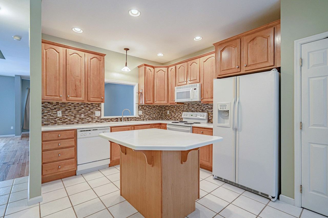 6608 Mine Drive - Photo 5 of 37