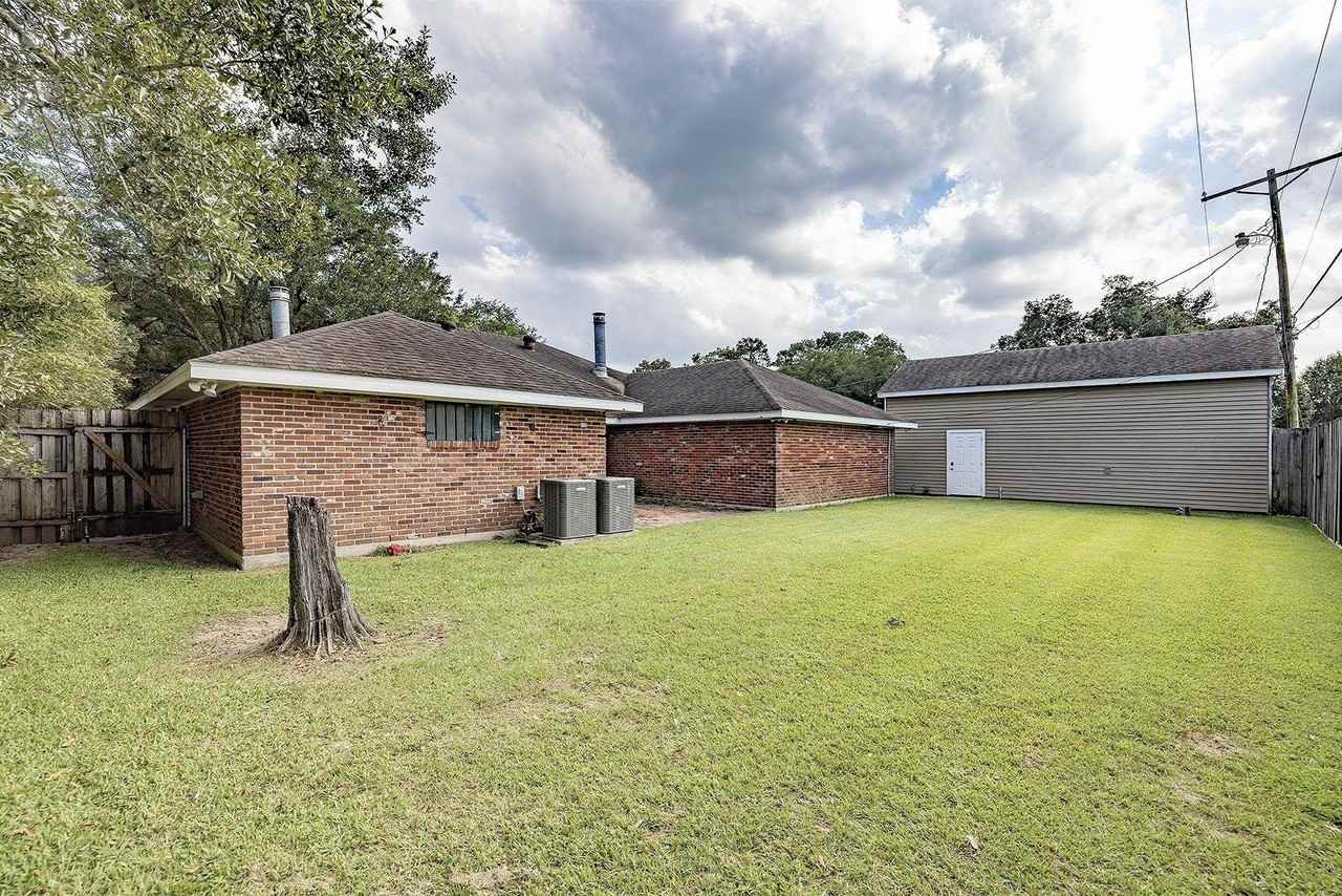313 Fairfield Dr - Photo 5 of 26