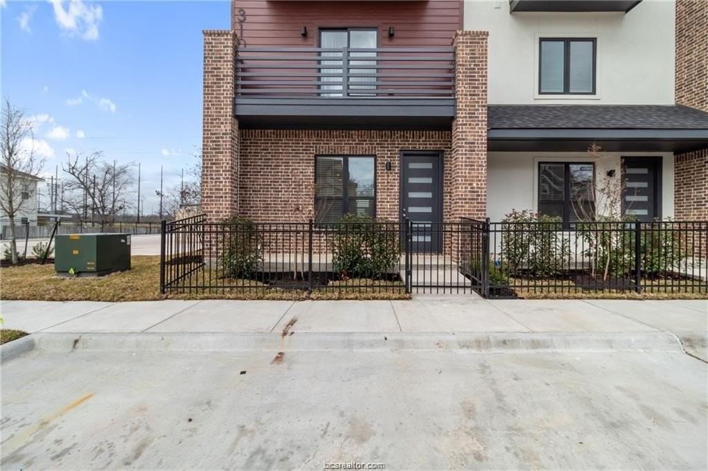310 Fairway Dr #211 - Photo 5 of 24