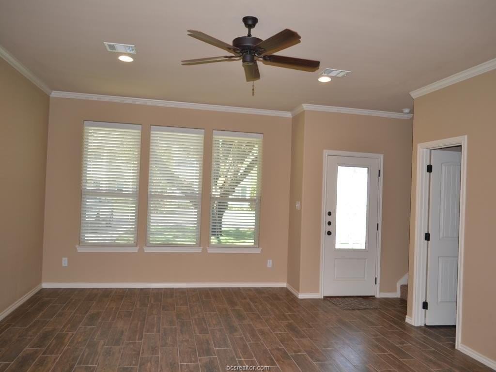 602 Maryem St - Photo 3 of 21