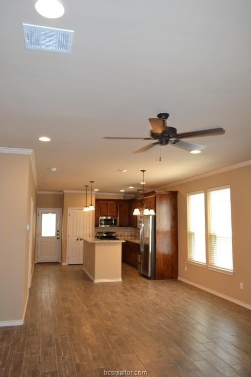 602 Maryem St - Photo 4 of 21