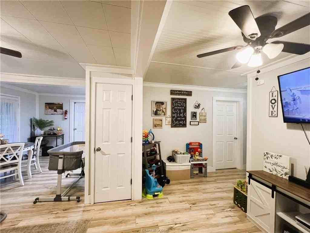 603 N Echols St - Photo 4 of 12
