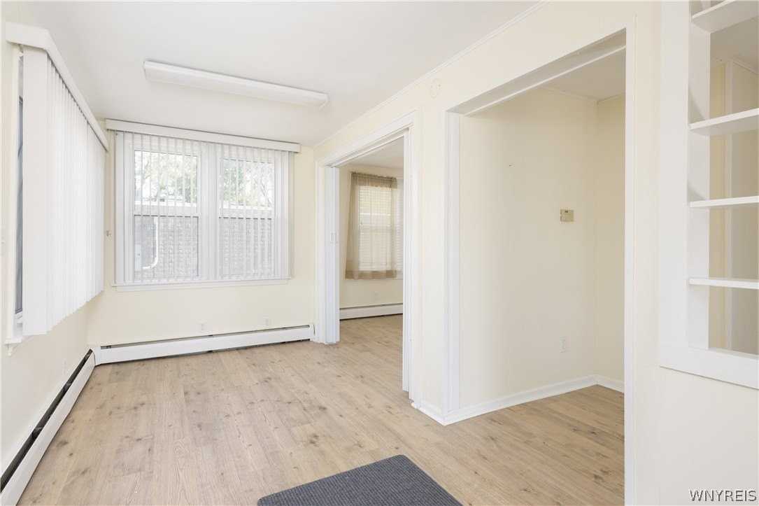 3555 N Buffalo St - Photo 4 of 13
