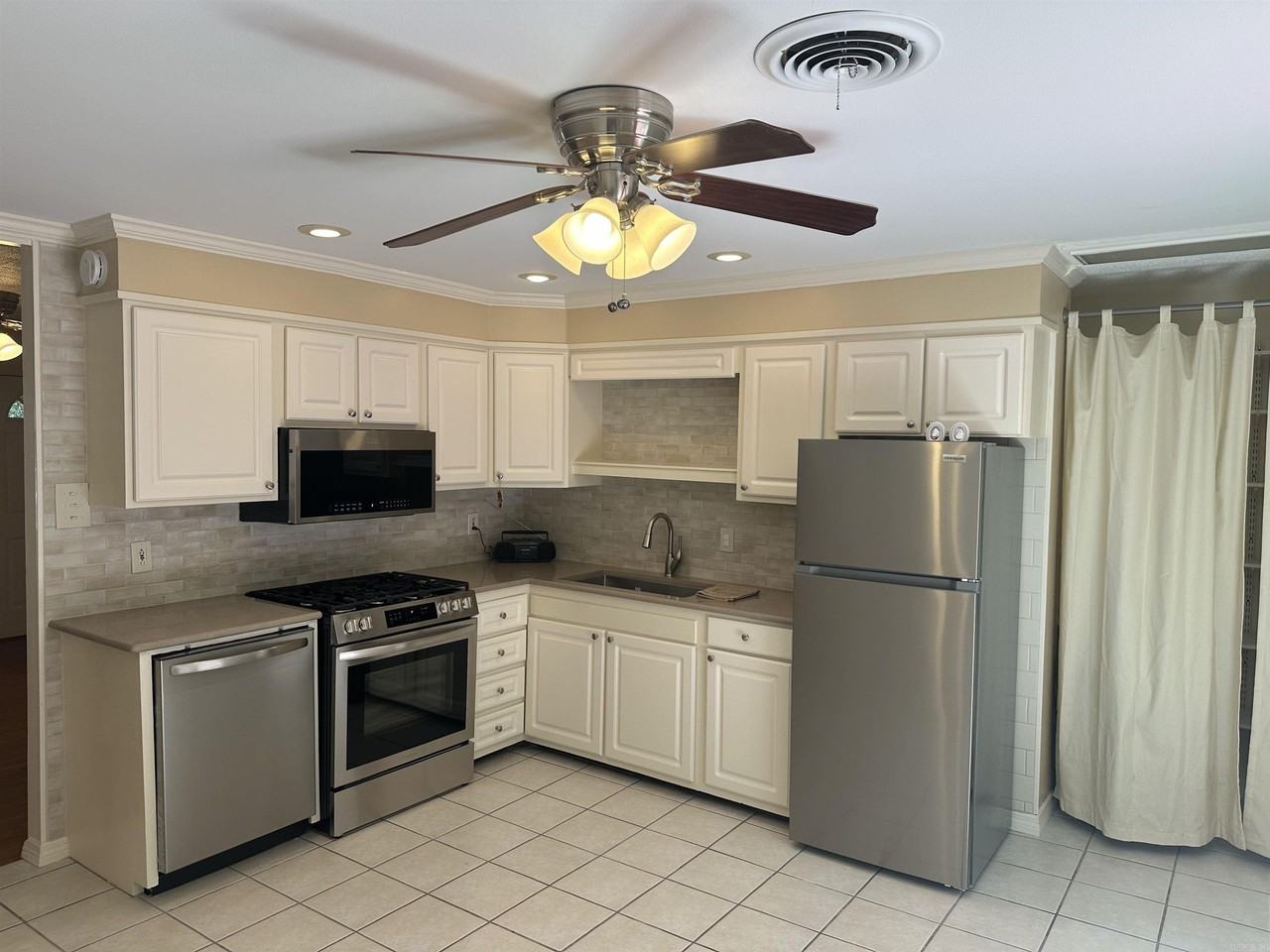 9005 Penrose Ln - Photo 4 of 13